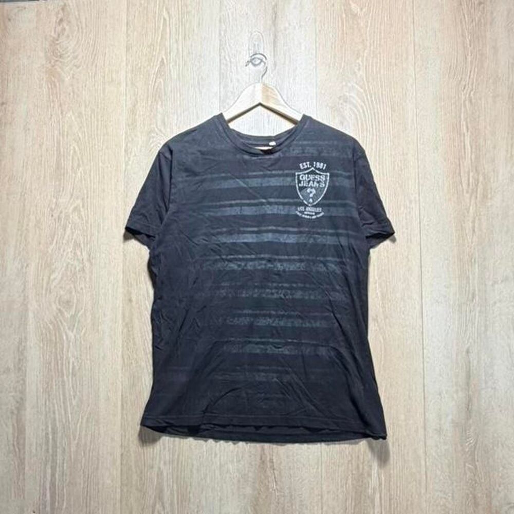 Guess Men's Grey and Black T-shirt